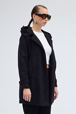 Yaka Detaylı Büyük Düğmeli Kaşe Kaban