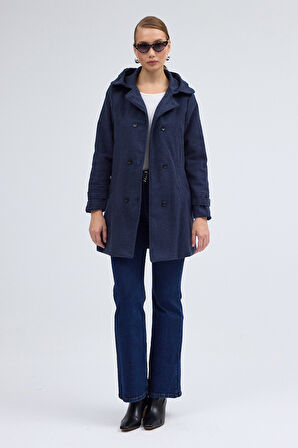 Yaka Detaylı Büyük Düğmeli Kaşe Kaban