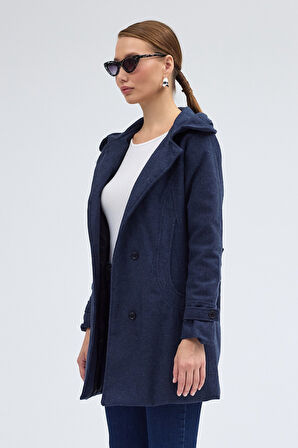 Yaka Detaylı Büyük Düğmeli Kaşe Kaban