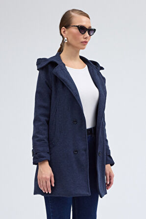 Yaka Detaylı Büyük Düğmeli Kaşe Kaban