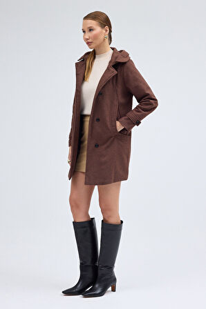 Yaka Detaylı Büyük Düğmeli Kaşe Kaban