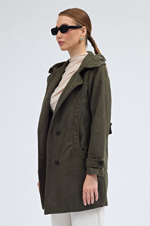 Yaka Detaylı Büyük Düğmeli Kaşe Kaban