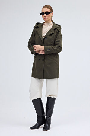 Yaka Detaylı Büyük Düğmeli Kaşe Kaban