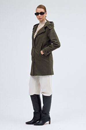 Yaka Detaylı Büyük Düğmeli Kaşe Kaban