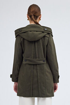 Yaka Detaylı Büyük Düğmeli Kaşe Kaban