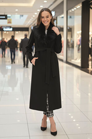 Kürk Yakalı Kadın Kaban