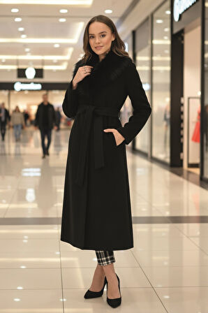 Kürk Yakalı Kadın Kaban