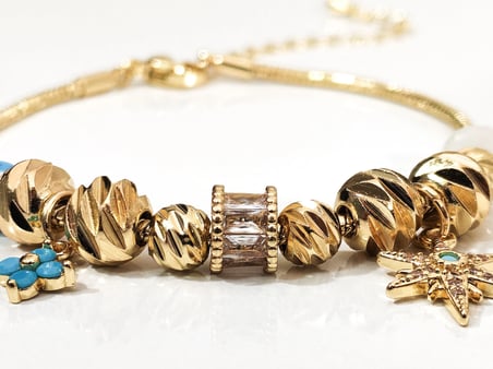 Kutup Yıldızı ve Turkuaz Detaylı Çelik Bileklik - Sallantılı Figürlü Şık Kadın Bileklik ve Hediye