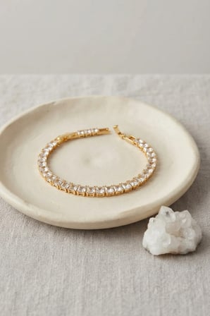 Pirinç Gold Renk Kare Zirkon Taşlı Su Yolu Kadın Bileklik TJ-BB8895