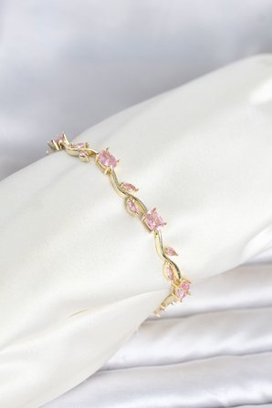 Pirinç Gold Renk Pembe Zirkon Taşlı Çiçek Model Kadın Bileklik TJ-BB8538