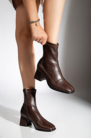 Sandra Streç Bot Siyah