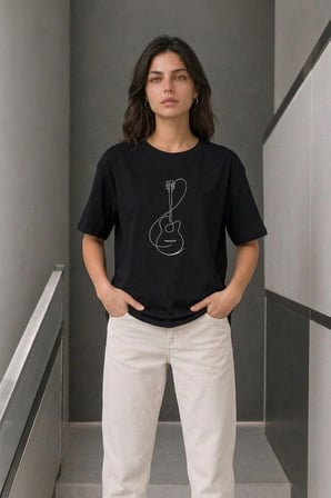 Kadın Minimal Gitar Baskılı Tişört T-Shirt Yazlık Kısa Kol Bisiklet Yaka T-Shirt - Siyah