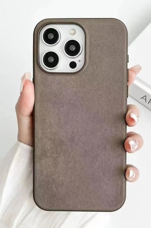 iPhone 15 Pro Max Kılıf Karen Magsafe Kapak - Kahverengi