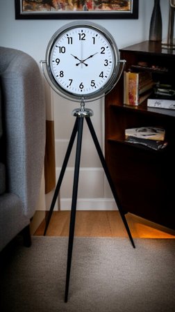 Krom Dekoratif Tasarım Tripod Ayaklı Saat