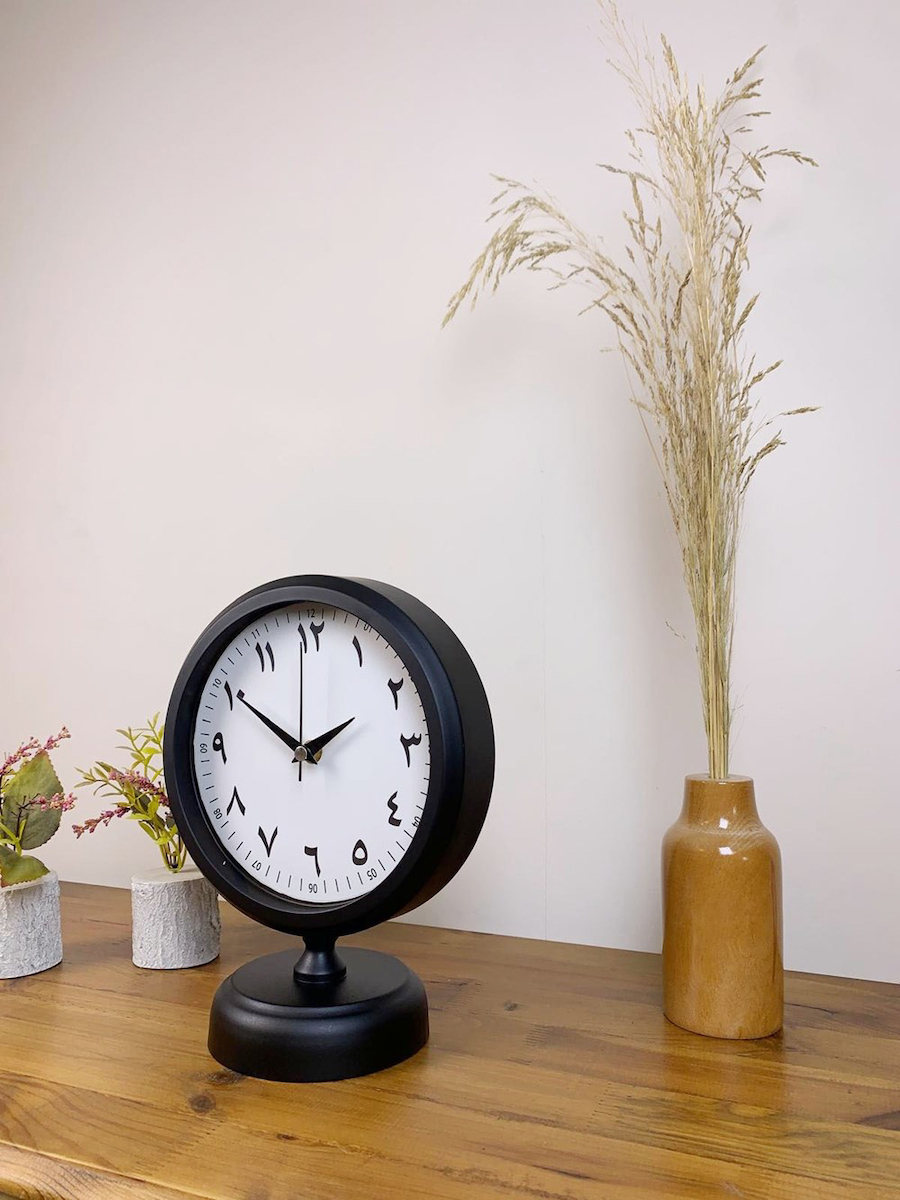 Siyah Metal Farsça Masa Saati 25×20 cm