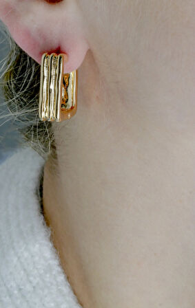 Çizgi Sıralı Klasik Gold Küpe