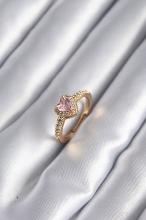 Pirinç Gold Renk Pembe Zirkon Taş Kalp Charm Model Kadın Yüzük TJ-BYK2957