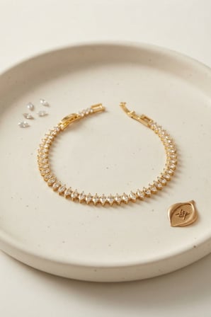 Pirinç Gold Renk Arpa Zirkon Taşlı Su Yolu Kadın Bileklik TJ-BB8897