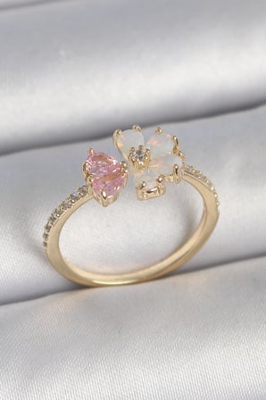 Pirinç Gold Renk Beyaz Mineli Pembe Zirkon Taşlı Çiçek Model Kadın Yüzük TJ-BYK3709