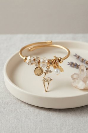 Geyik Model Gold Renk Beyaz Charmlı Bileklik TJ-BB8663