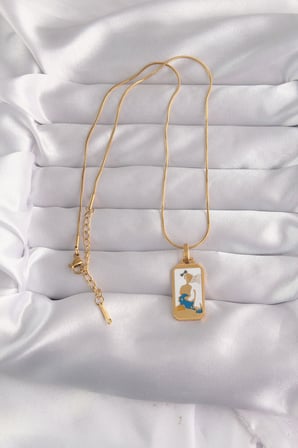 316L Çelik Gold Renk Beyaz Mineli Kız Figür Tarot Kolye TJ-BKO9027