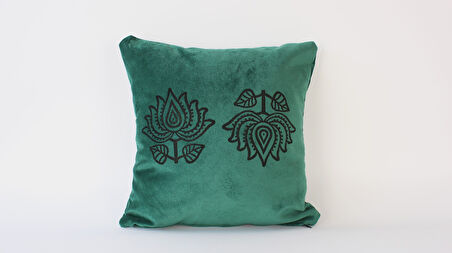 İkili Siyah Lotus Çiçeği Desenli Yeşil Kadife Kumaş 50x50 Dekoratif Kırlent