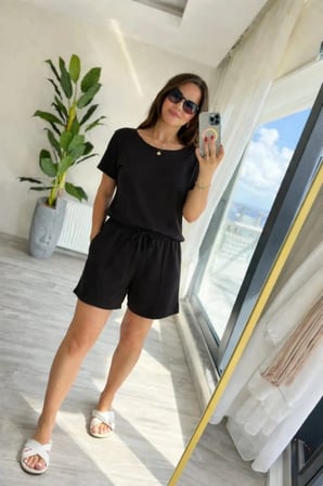 Kadın Kısa Kollu Yakası Açık Modal Bluz Ve Bağcıklı Kısa şort Ikili Takım