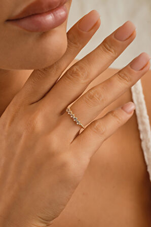 14 Ayar Altın Baget Taşlı Yüzük