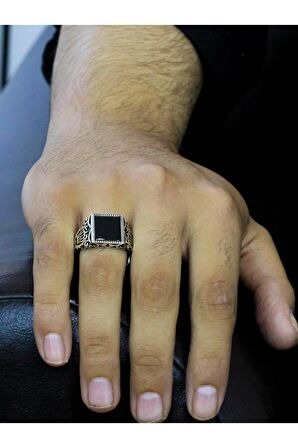 Taç İşlemeli Oniks Taşlı 925 Ayar Erkek Gümüş Yüzük