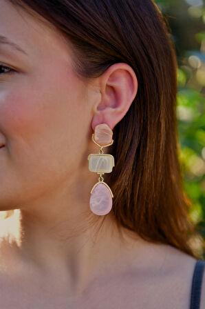 Açık Somon, Açık Yeşil ve Açık Lila Taşlı Özel Kesim Sallantılı İğneli Kadın Çelik görünümlü Xp Küpe