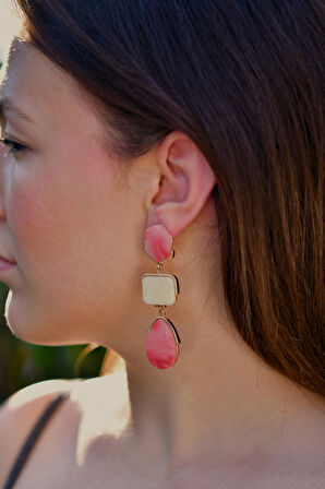 Mermer Pembesi, Açık Krem ve Mercan Kırmızısı Taşlı Özel Kesim Sallantılı Çelik görünümlü Xp Küpe