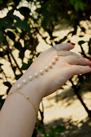 İncili Dorikalı Kadın Çelik Şahmeran