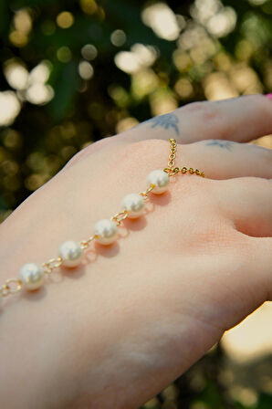 İncili Dorikalı Kadın Çelik Şahmeran