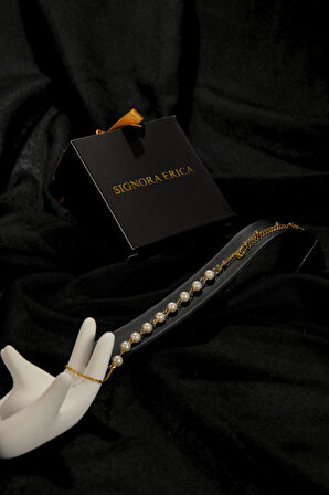 İncili Dorikalı Kadın Çelik Şahmeran