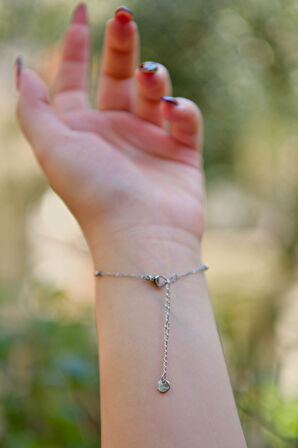 İncili Dorikalı Kadın Çelik Şahmeran