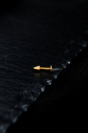 Bir Ucu Düz Bir Ucu Çivi/Ok Dudak Piercing