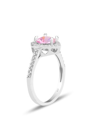 Işıklı kutuda Gümüş rodyumlu pembe taşlı pırlanta montürlü Kalp modeli yüzük SGTL12296PEMBE