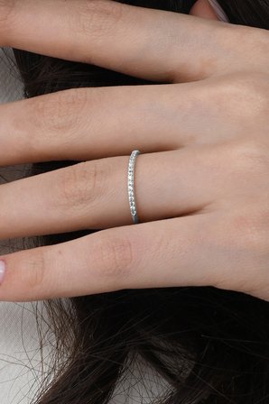 925 Ayar Gümüş Yüzük Beyaz Altın Rodyumlu Yarım Tur Zirkon Taşlı Thin Yüzük 