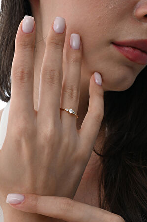 Gümüş altın yaldızlı zirkon taşlı tria modeli yüzük 