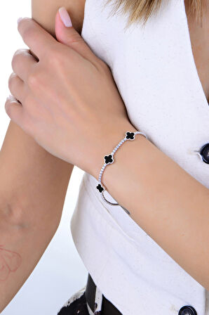 Gümüş rodyumlu pırlanta modeli onix ve zirkon taşlı yonca dizisi su yolu bileklik SGTL12913SIYAH