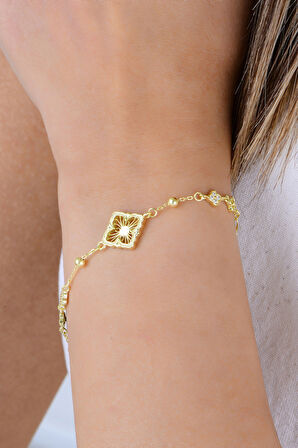 Gümüş altın yaldızlı zirkon taşlı telkari görünümlü işlemeli yonca bileklik SGTL12930GOLD