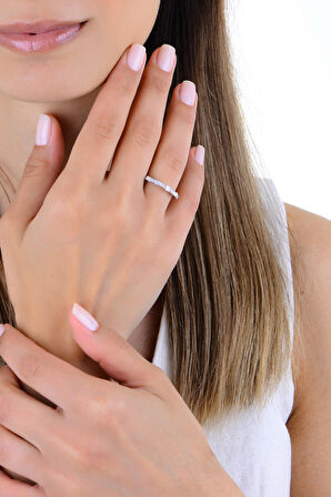 Gümüş rodyumlu zirkon ve sedef taşlı dalgalı fiyonk yüzük 