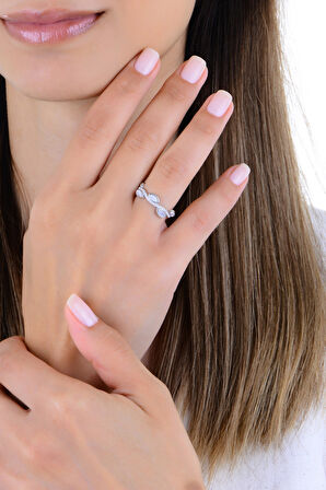 Gümüş rodyumlu zirkon taşlı sedef görünümlü sarmaşık modeli tamtur yüzük 