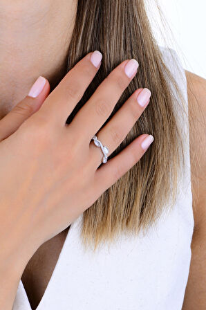 Gümüş rodyumlu zirkon taşlı sedef görünümlü sarmaşık modeli tamtur yüzük 