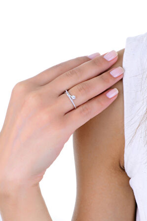 Gümüş rodyumlu zirkon taşlı kuyruklu şans yıldızı yüzük 