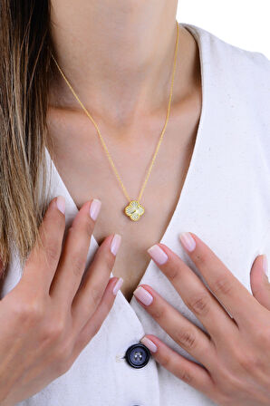 Gümüş altın yaldızlı işlemeli çift taraflı yonca kolye  SGTL13002GOLD