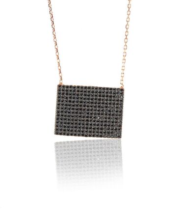 Gümüş siyah taşlı kare kolye