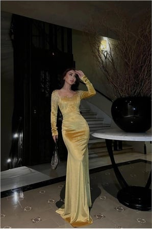 SHNSTORE Esnek Kumaş Abiye Kadife Yaka Kayık Elbise · Renk: Sarı · Beden: L SHN0720