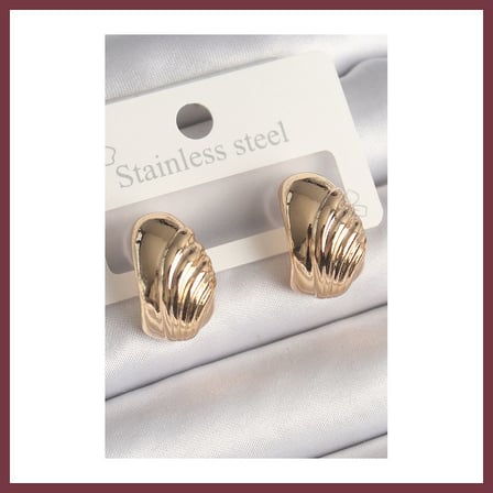 SHNSTORE Pirinç Gold Renk İşleme Detaylı Yarım Halka Model Kadın Küpe SHN0720