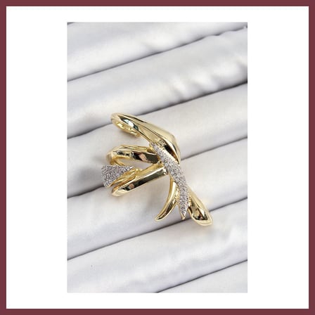 SHNSTORE Pirinç Zirkon Taşlı Sıkıştırma Sağ Kıkırdak Gold Renk Kadın Küpe SHN0720